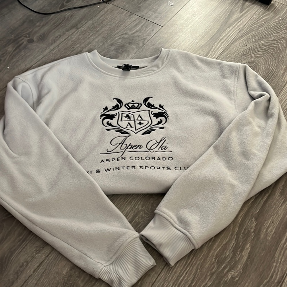 Crewneck from Forever 21. Size M.